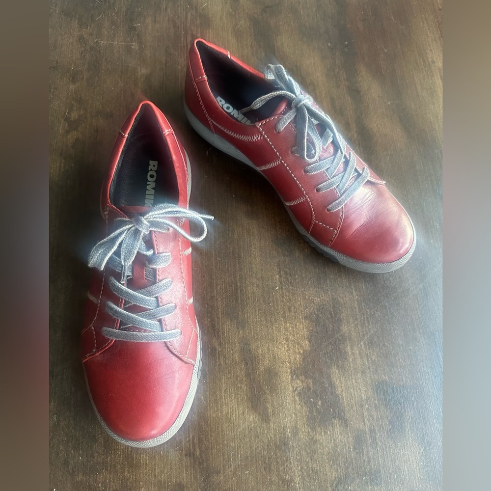 Like new Red Leather Romika sneakers comfort shoe Cordoba 21